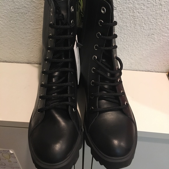 Zara black leather flat ankle boots - Picture 7 of 8